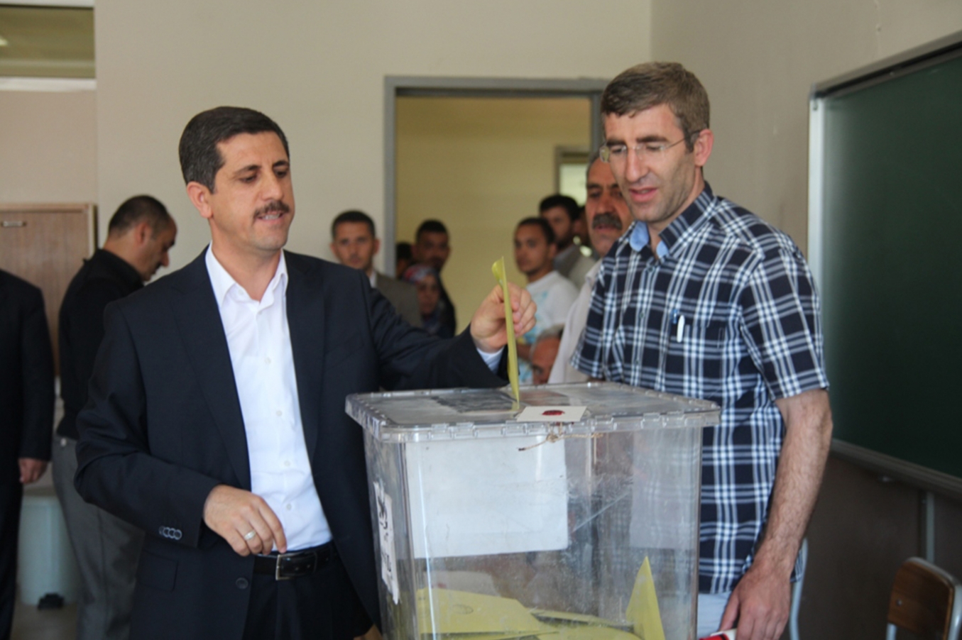 Oğuz: Sonuçlar Van'a ve Türkiye'ye hayırlar getirsin Oğuz: Sonuçlar Van'a ve Türkiye'ye hayırlar getirsin
